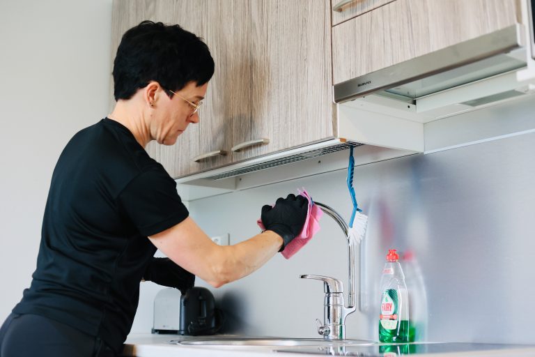 Arjen apuvoima - keittiö siivous